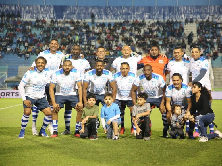 “Como en los viejos tiempos”: risas, camaradería y fútbol, la emotiva despedida de Rambo de León