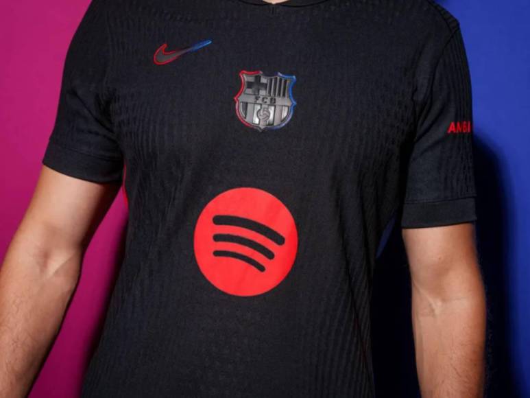 Barcelona presenta uniforme de visita para temporada 2024-2025