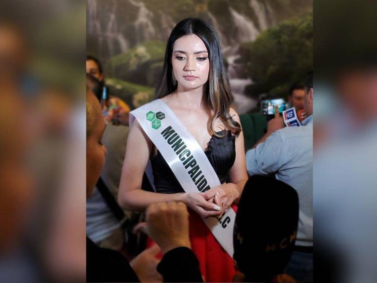 Digna Mejía, candidata con discapacidad auditiva, se corona reina de la Feria Agostina de Santa Rosa de Copán 2023