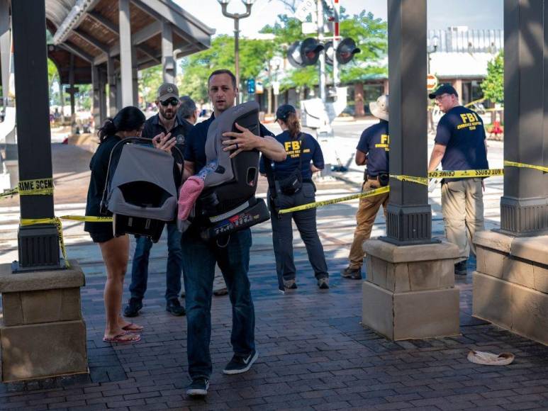 La tragedia de Aiden, niño de dos años hallado deambulando solo luego que sus padres murieran en tiroteo de Chicago (Fotos)