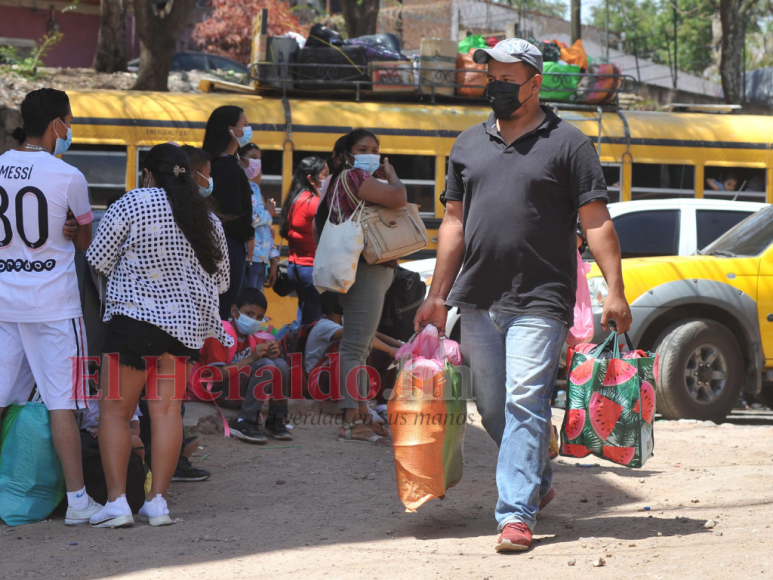 Abarrotadas las terminales de buses en la capital tras asueto por Semana Santa