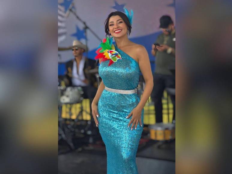 Inspirado en la Guacamaya: el vestido de Milagro Flores en las fiestas patrias