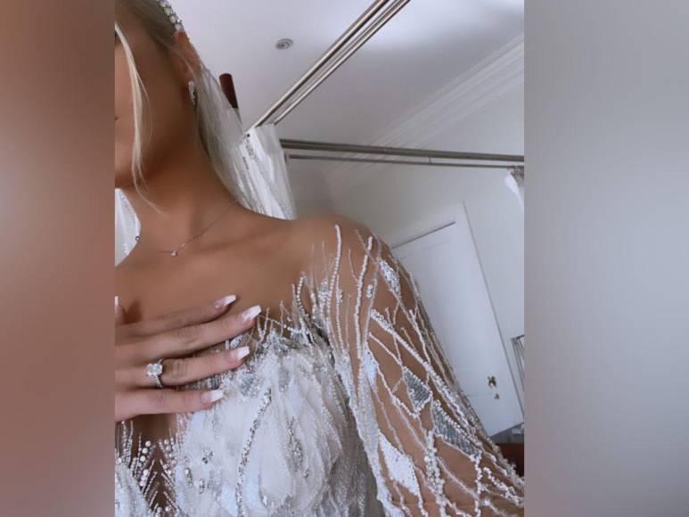 Los tres vestidos de novia que lució Lele Pons en su boda con Guaynaa