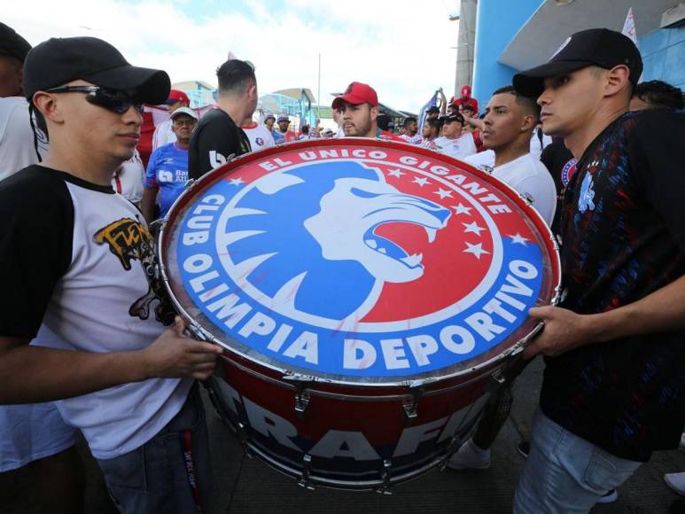 De rojo, blanco y azul se viste el Chelato Uclés para el duelo Olimpia vs Génesis