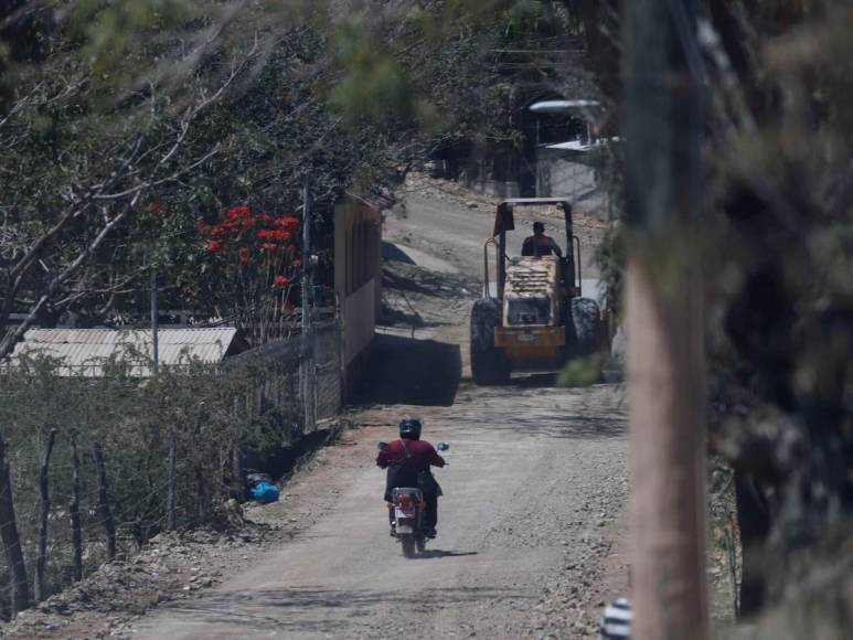 Fotos: Raspan la calle de alivio de la carretera al sur de la capital