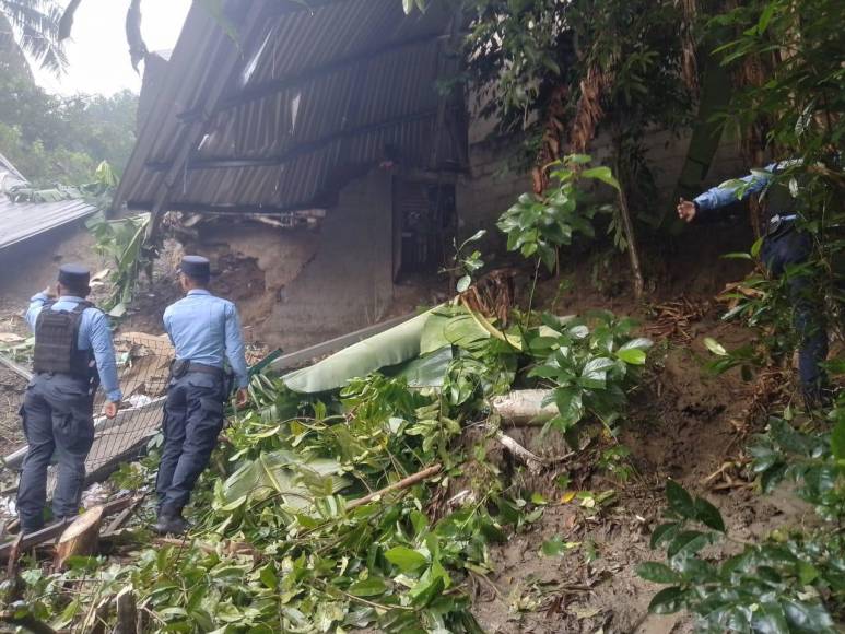 Sigue intensa búsqueda de víctima soterrada en derrumbe en Choloma