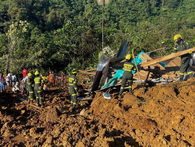 Las imágenes tras el alud de tierra que ya suma 33 muertos en Colombia