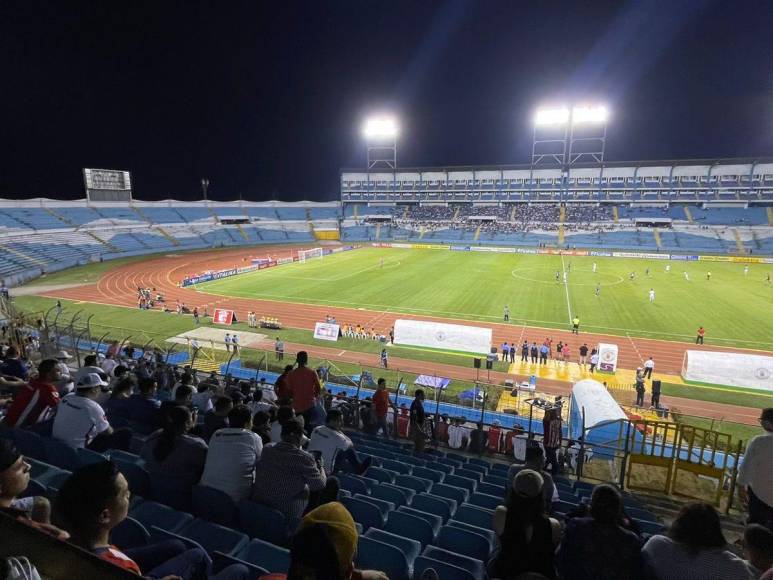 Poca afluencia en el estadio Olímpico dos días después de actos violentos que dejaron una niña muerta