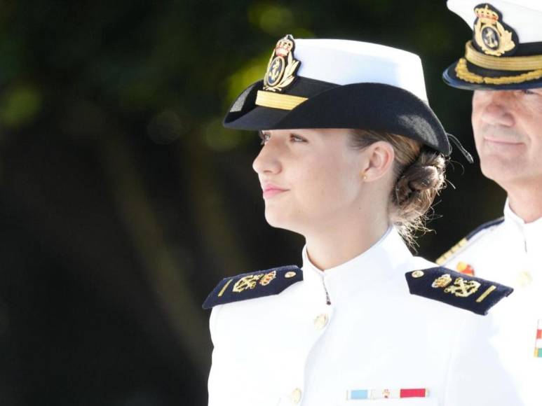 Primeras fotos de la princesa Leonor en la Escuela Naval de Marín en España