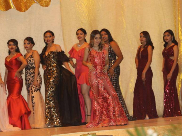 ¡Elegantes! Candidatas a la “Chica del Comercio 2023” derrochan belleza con vestidos de gala