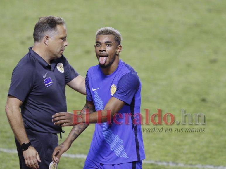 Desastre de la H, un intruso y noche para olvidar: Las imágenes del Honduras vs Curazao