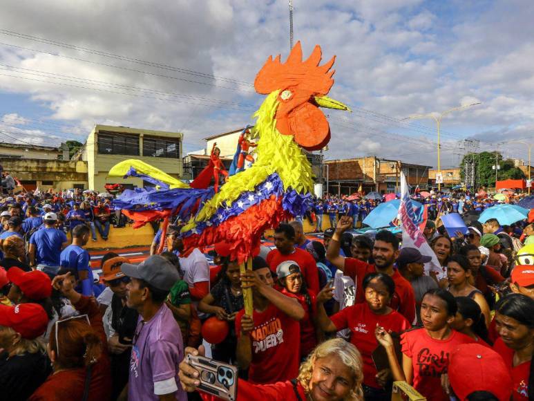 Drones, una película y horas en TV: las estrategias de Maduro para ganar votos