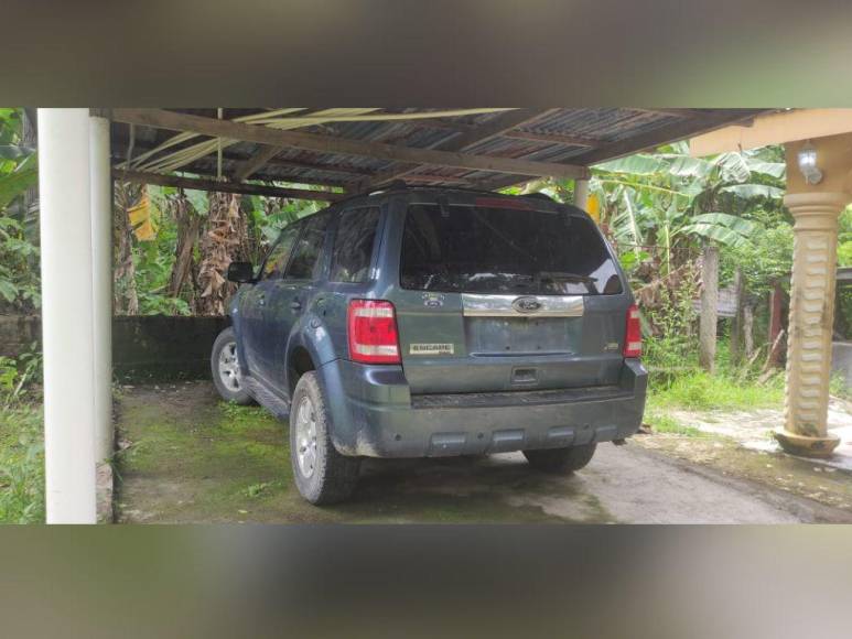 Sin placas y escondido en una galera: así encontraron el supuesto vehículo de Belkys Molina