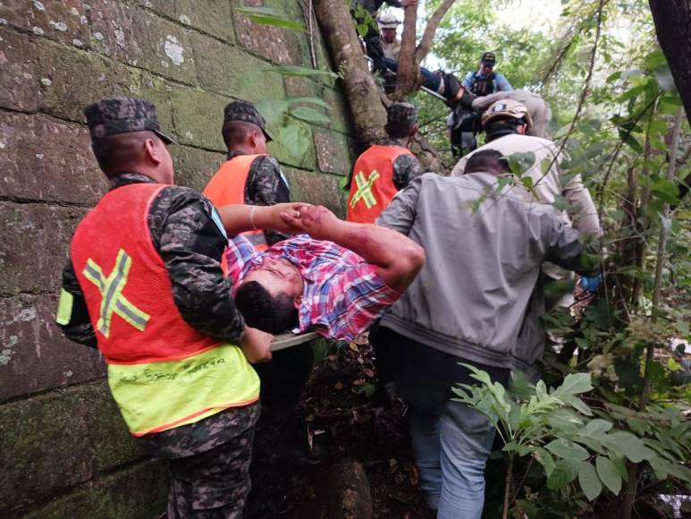 Dolorosas imágenes de accidente en carretera a Olancho: la muerte de bebés y difícil rescate de víctimas