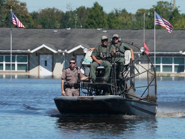 El huracán Ian deja miedo, inundaciones y árboles caídos en el suroeste de Florida