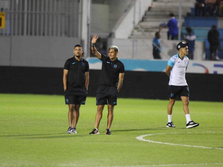 Ambiente familiar se vive en el interior previo al partido de la “ H”