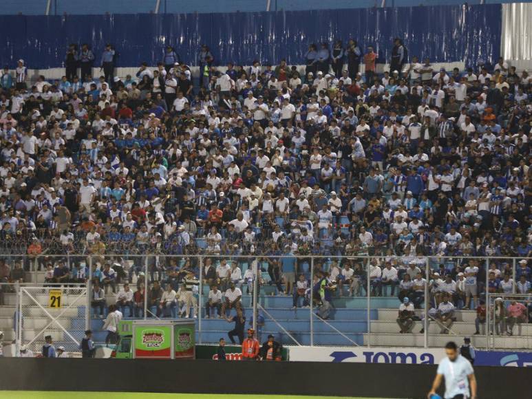 Ambiente familiar se vive en el interior previo al partido de la “ H”