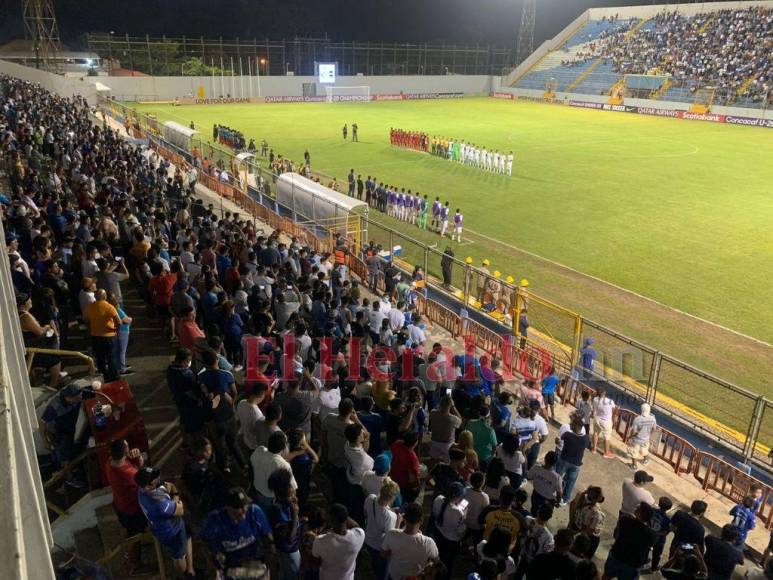 ¡Llenazo y apoyo total! El ambiente en el Morazán para el Honduras vs Panamá