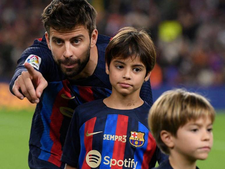 Acompañado de sus hijos y ovacionado por la afición: Así fue el último partido de Piqué con el Barcelona