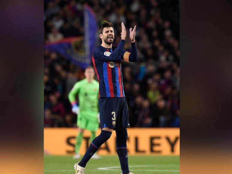 Acompañado de sus hijos y ovacionado por la afición: Así fue el último partido de Piqué con el Barcelona