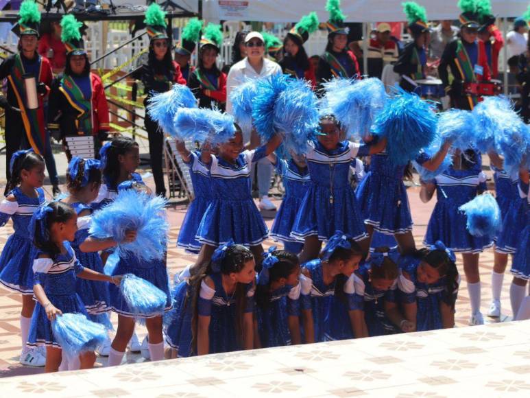 Fervor y brillo: Estudiantes de Valle celebran la Independencia de Honduras