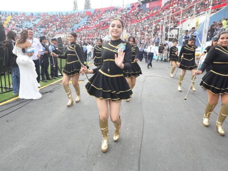 Lauren Mejía, la palillona de la hermosa sonrisa en la Normal Mixta Bilingüe