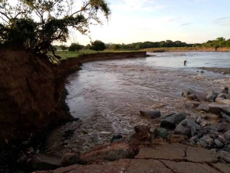 Nuevamente desbordado el río Goascorán en Costa de los Amates: bordos de contención cedieron a la primera tormenta de septiembre