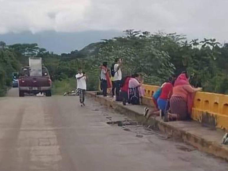 FOTOS: Hondureños claman de rodillas a Dios para que Julia no afecte a Honduras