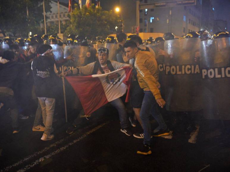 Piden cierre del Congreso y renuncia de Boluarte: imágenes de las protestas en Perú