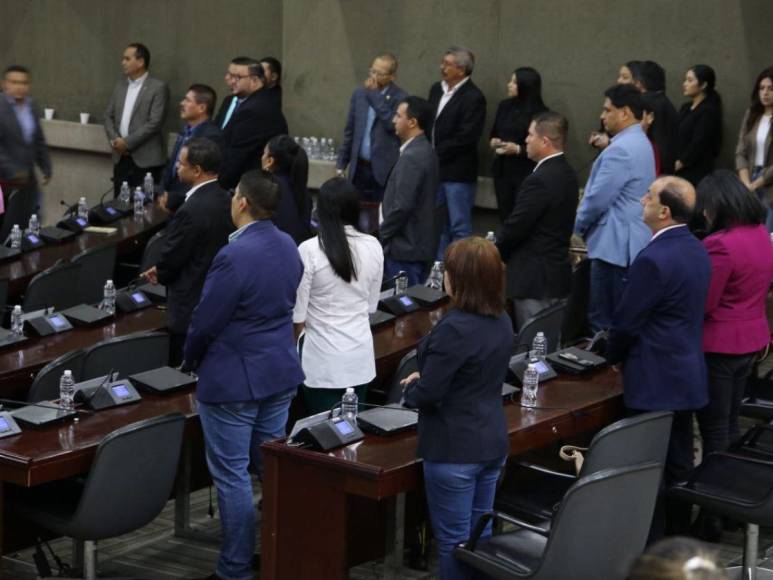 Fracasa aprobación de reformas y presupuesto electoral; Redondo suspende sesión en el CN