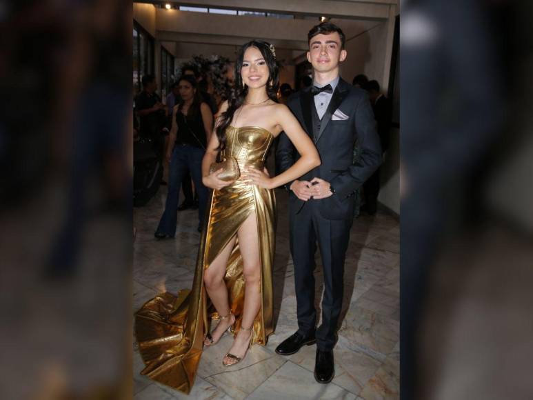 Prom 2024 de la Macris School: Una noche teñida de encanto y compañerismo