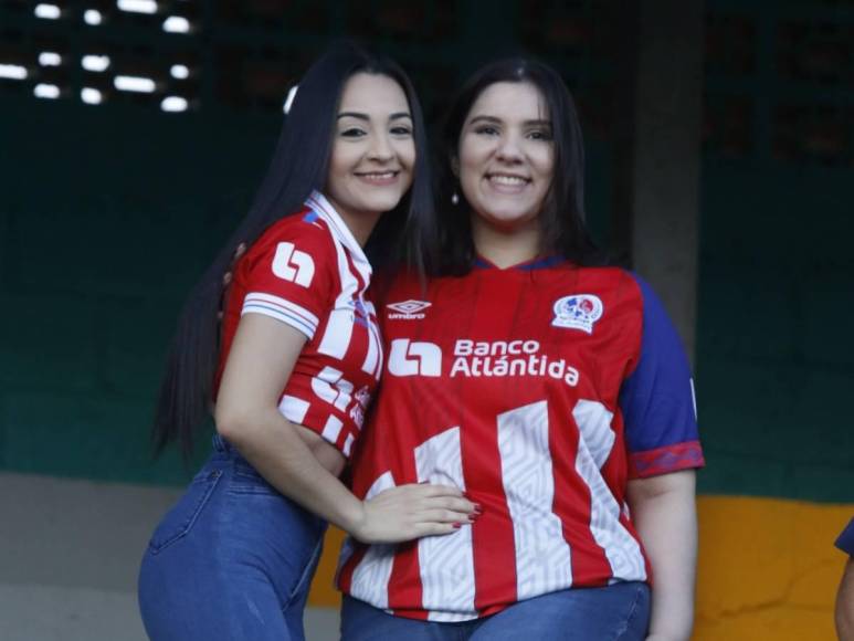 El Morazán se llena de chicas muy lindas para clásico entre Real España y Olimpia