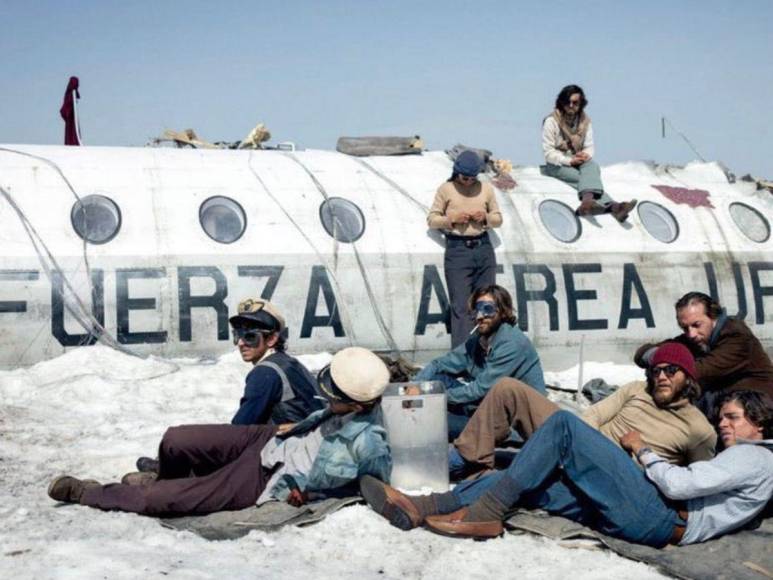 La sociedad de la nieve: fotos reales y adaptaciones del accidente en 1972