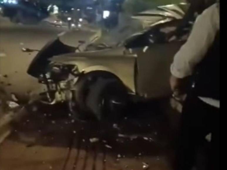 “Quedó sin carro por andar ‘loqueando’”: Las imágenes del accidente de tránsito cerca de la UNAH