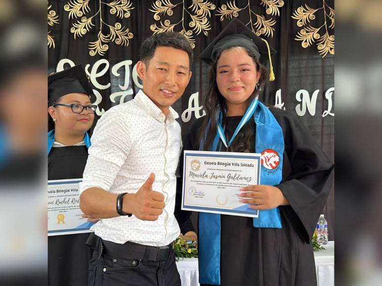 Shin Fujiyama gradúa promoción de bachilleres bilingües en El Progreso