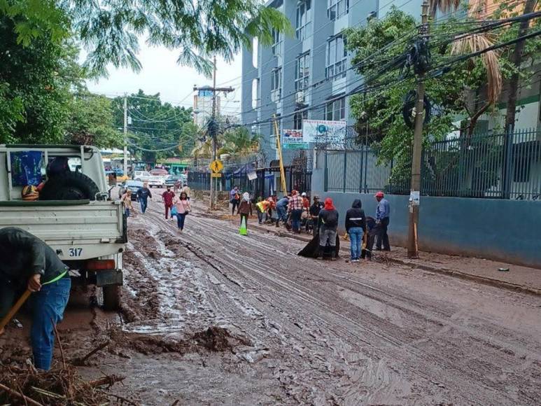 Lodo, desplome de muros y alcantarillas saturadas dejaron lluvias en el Distrito Central