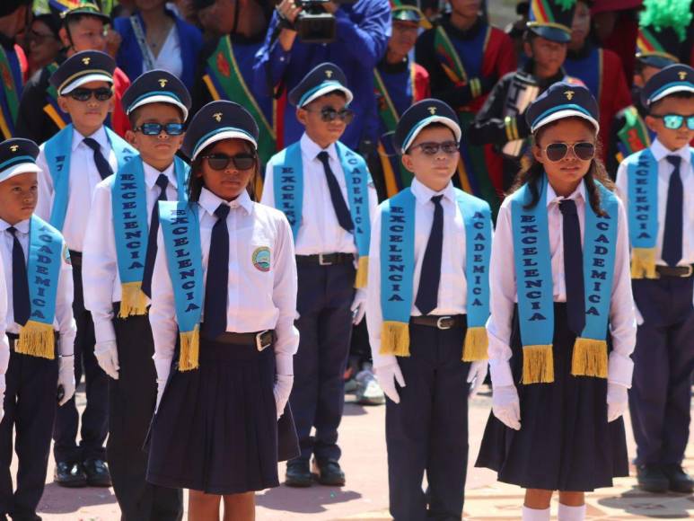 Fervor y brillo: Estudiantes de Valle celebran la Independencia de Honduras