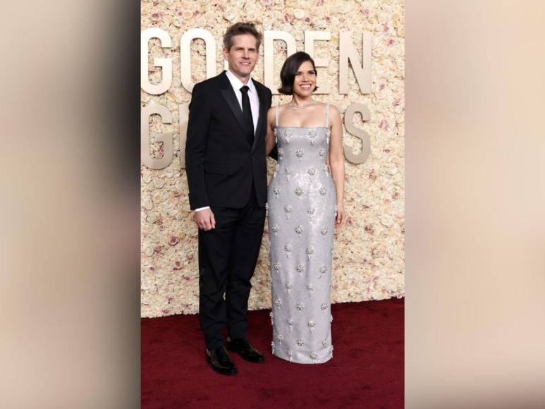 America Ferrera deslumbra en la gala de los Globos de Oro 2024