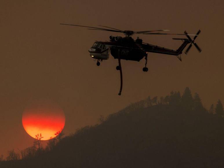 Incendio en California deja evacuados, casas convertidas en ceniza y bosques quemados