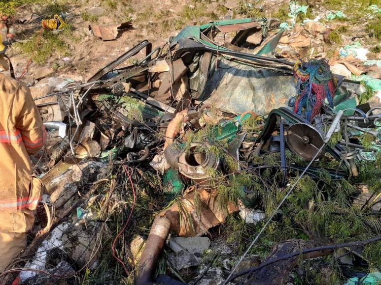 Las estremecedoras imágenes del fatal accidente que dejó dos muertos en la cuesta de La Virgen