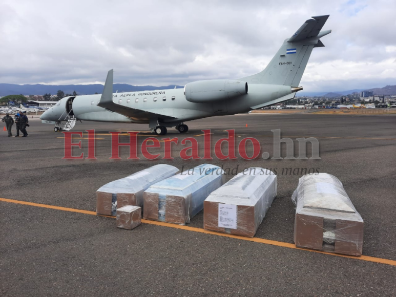 Así fue el traslado de hondureños muertos en México a bordo del avión presidencial