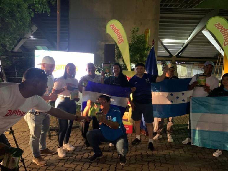 ¡Garra catracha! Aficionados hondureños presentes en Dominicana para el duelo de la H frente a Cuba