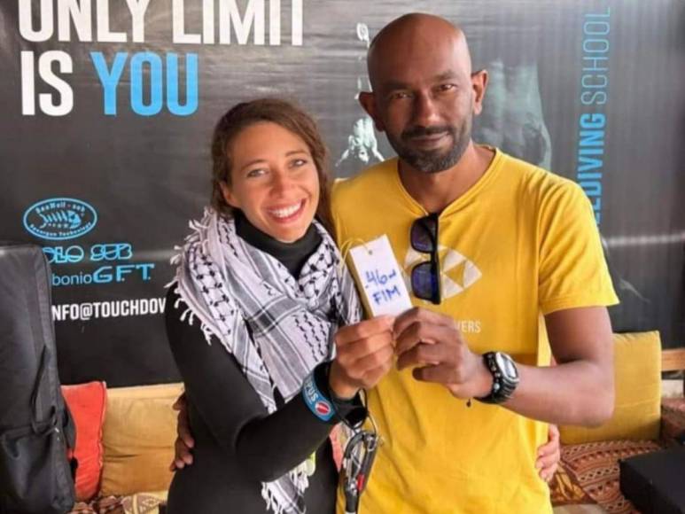 Ella es Ana Kafie, la atleta hondureña que logró récord de buceo en Egipto