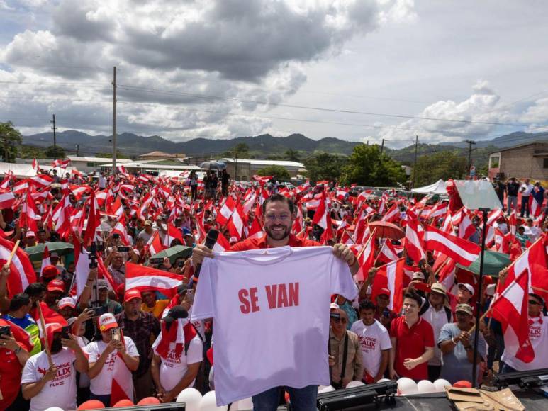 “La mitad es para el comandante”: con mensaje en camisas piden renuncia de Xiomara Castro