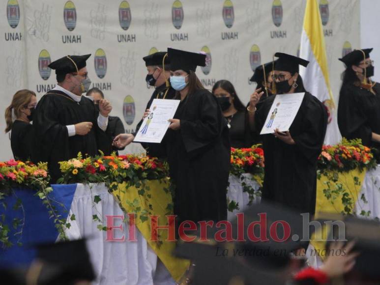 Con orgullo y emoción arrancó la segunda jornada de graduaciones de la UNAH