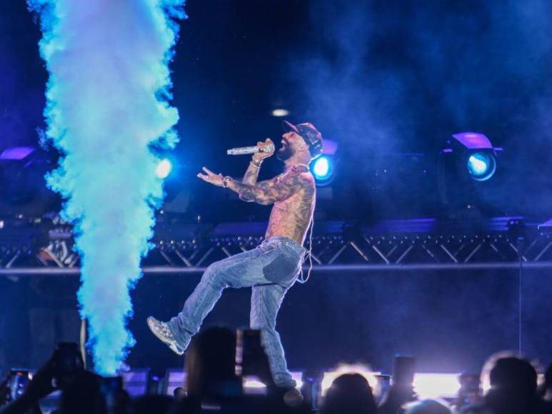 Al ritmo de “Pa’ Que La Pases Bien”, Arcángel hace su concierto la maravilla de la noche