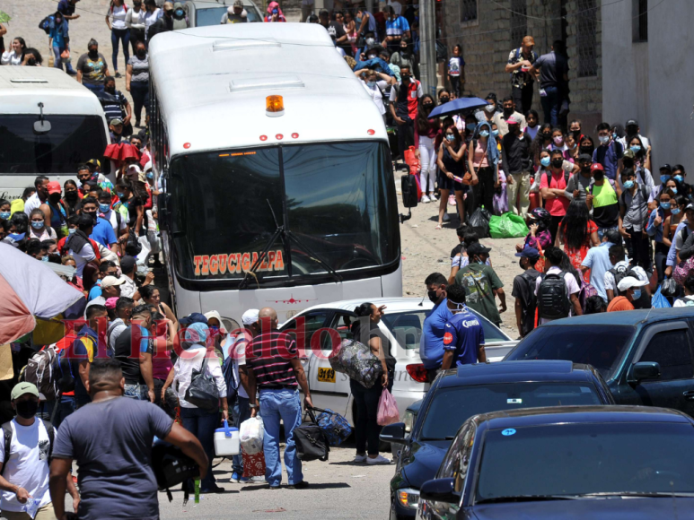 Abarrotadas las terminales de buses en la capital tras asueto por Semana Santa