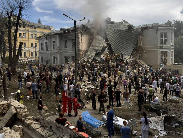 Las fotos más impactantes del bombardeo ruso al Hospital de niños en Kiev, Ucrania