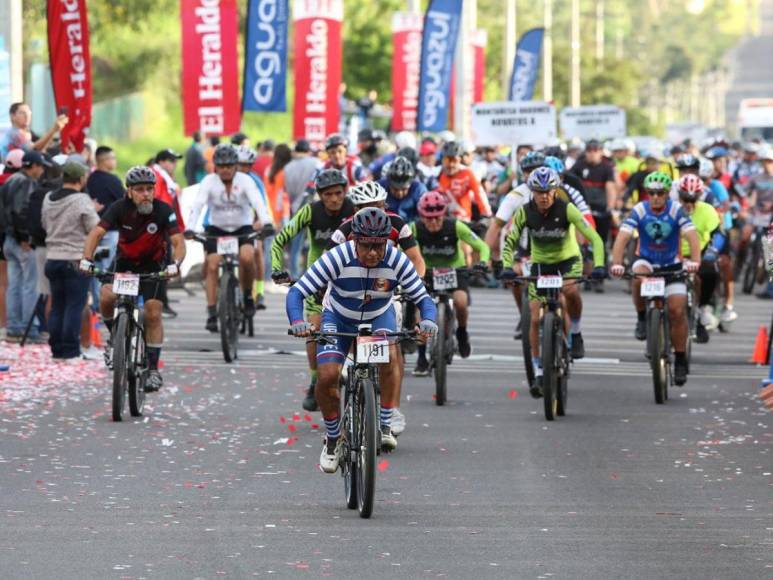 Jackelin Rock, la admirable abuelita de la Vuelta Ciclística