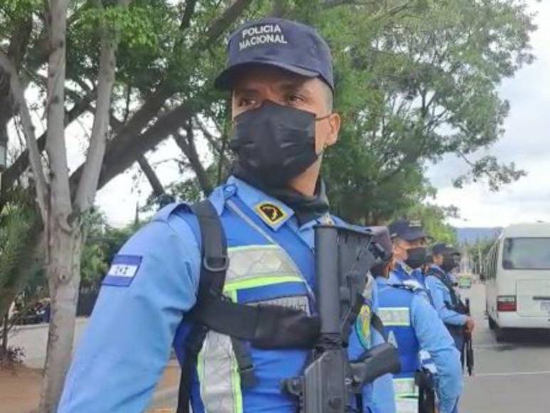 Máquinas especiales y presencia policial: se mantienen masivos operativos en las calles capitalinas